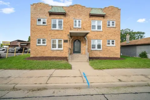 8-Unit Brick Apartment Building
