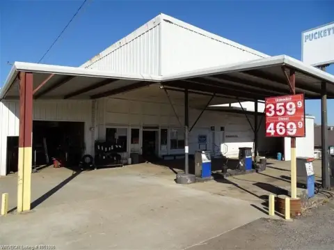 Huntington, AR Service Station