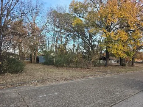 Commercial Lot in Van Buren