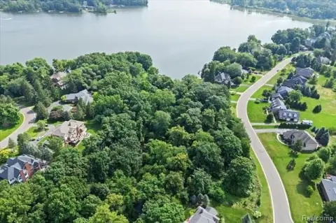 Residential Land in Desirable Neighborhood