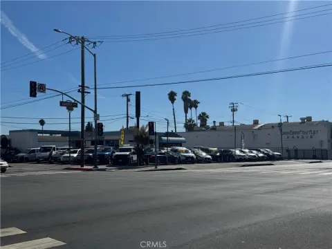 El Monte Car Dealership Space