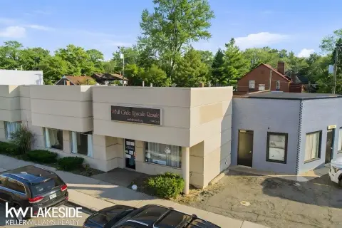 Versatile Building in Grosse Pointe