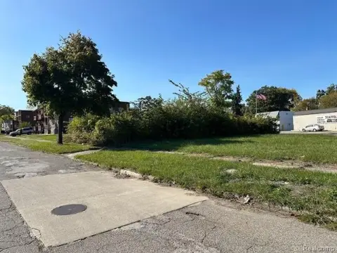 Highland Park Vacant Mixed-Use Land