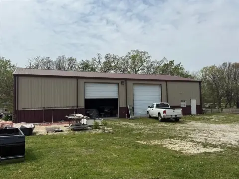 Farmington Warehouse with Yard Space