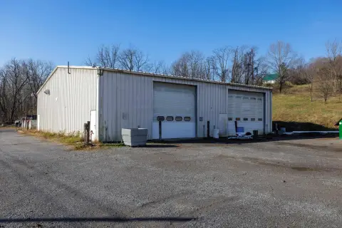 Spacious Industrial Property in Broadway