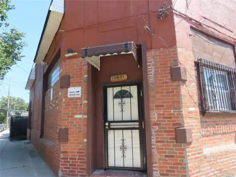 Jamaica Triplex with Extra Lots