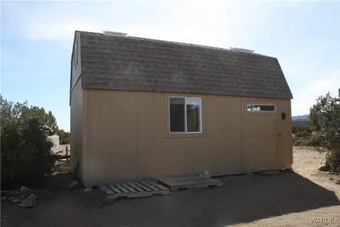 Land with Cabin and Well