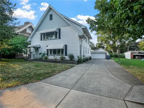 Lakewood Duplex with Spacious Units