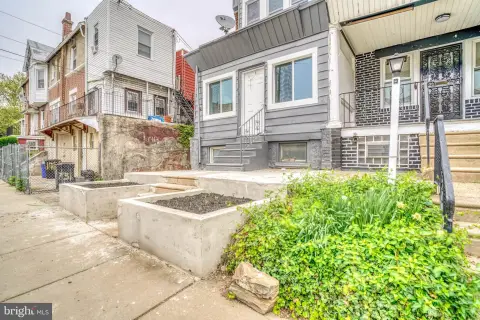 Renovated Duplex: Income Potential