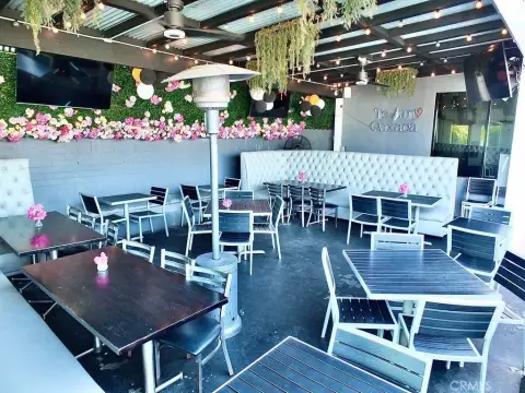 Established Restaurant in Mid-City