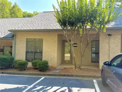 Picture of Office Units at 875 Old Roswell Road, Roswell, GA