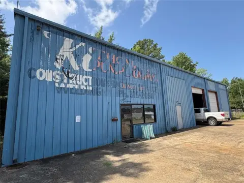 Industrial Building in Vivian, LA