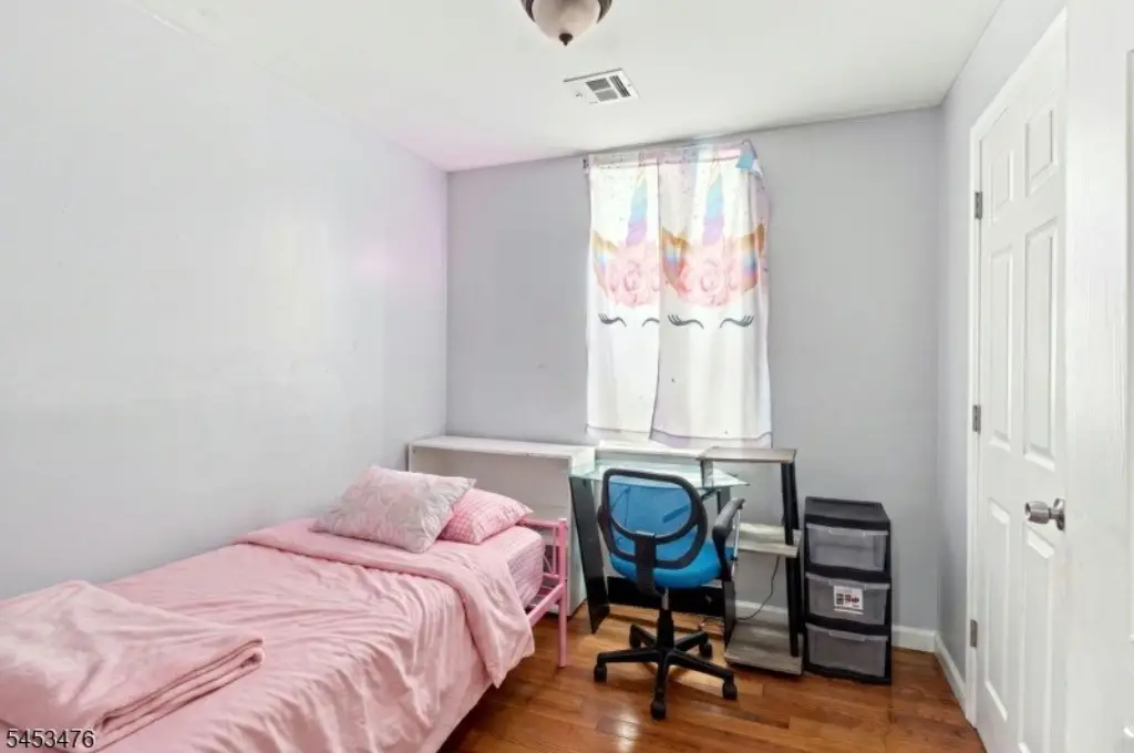Picture 16