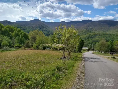 Spacious Land Parcel in Waynesville