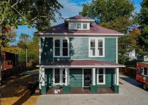 Historic Building in Cave City