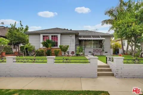 Duplex with Gated Parking and Courtyard