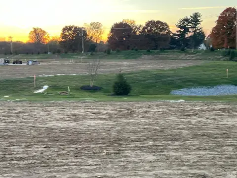 Residential Land in Leo, IN