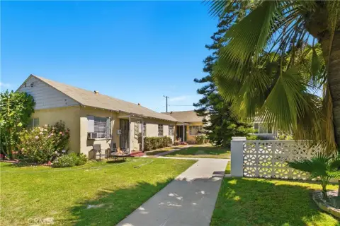 Single-Story Triplex with Garages