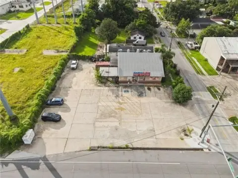 High-Visibility Commercial Property in Harahan