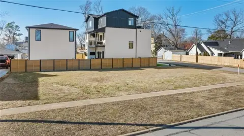 Corner Lot Near Bentonville Square