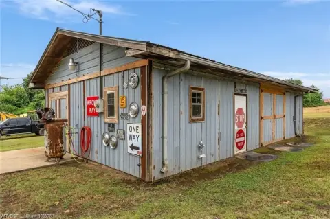 Commercial Shop with Residential Zoning