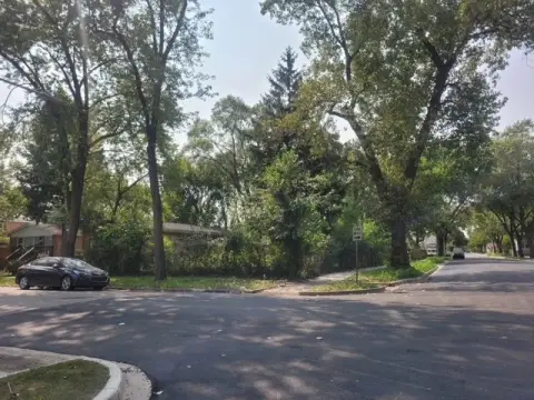 Large Corner Lot in Chicago