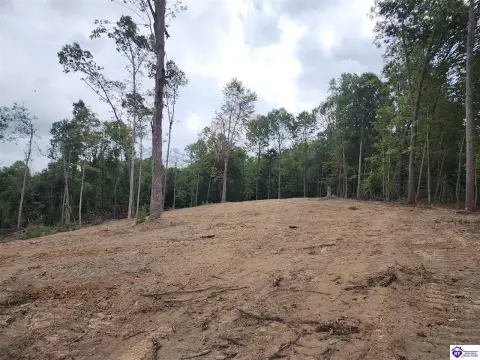 Private Acreage in Cecilia, Kentucky