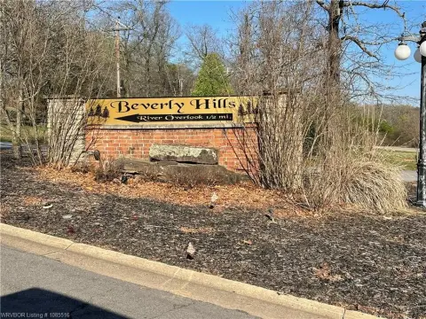 Residential Land in Van Buren