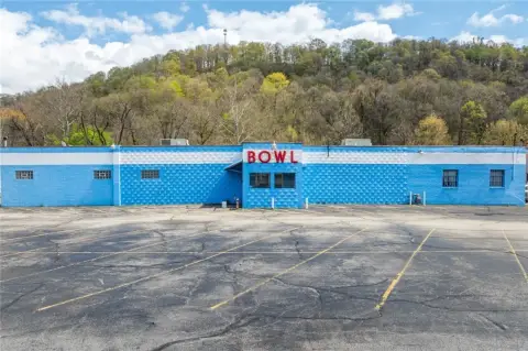 Versatile 16,000 SF Commercial Building