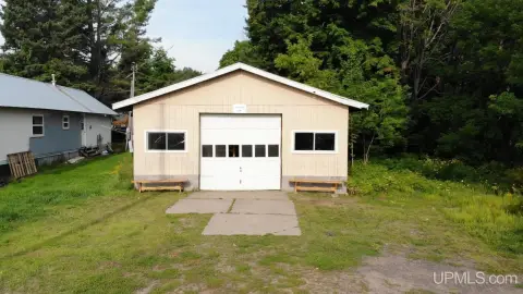 Warehouse with Workshop Features