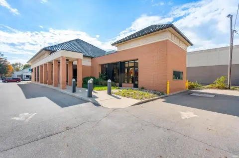 Versatile Retail Space on Jackson Street