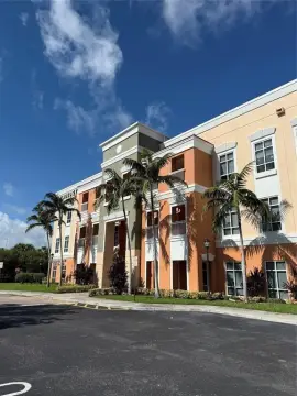 Renovated Office Unit in Coral