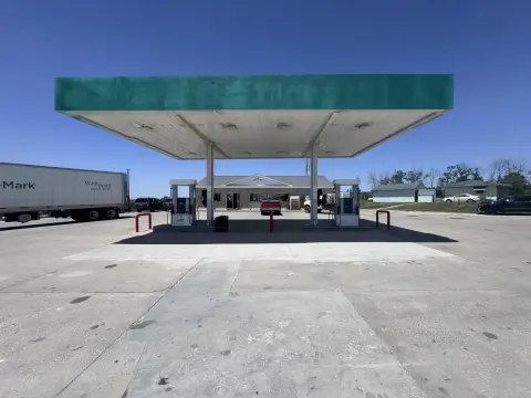 Commercial Space in Lucas, Iowa