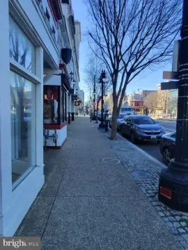 Renovated Mixed-Use Building on H Street