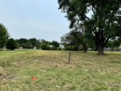 Residential Land in Dallas, TX