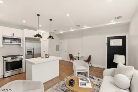 Renovated Duplex with Flexible Layout