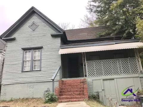 Furnished Triplex Near Mercer University