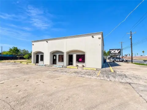 Retail Space Near Expressway