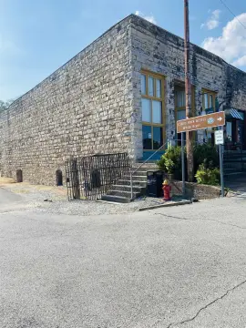 Historic Mixed-Use Building in Calico Rock