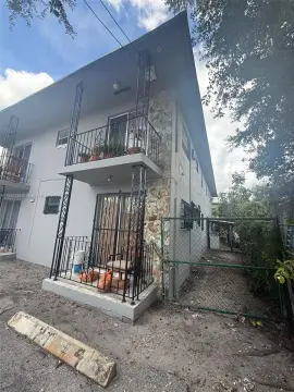 Miami Fourplex Near Calle 8