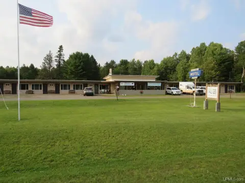 10-Room Motel With Residence