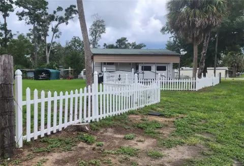 Ready-to-Go Property in Steinhatchee, FL