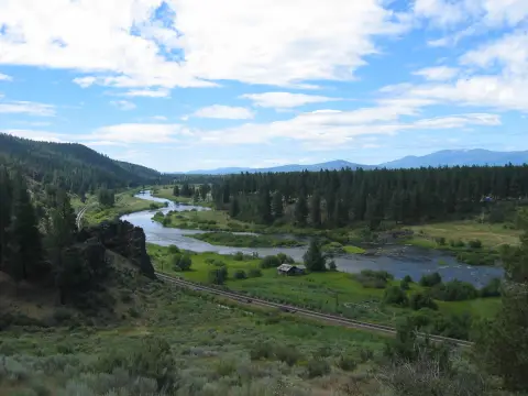 Oregon Riverfront Ranch with Development Potential