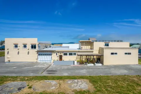 Oceanview Warehouse with Loft Apartment