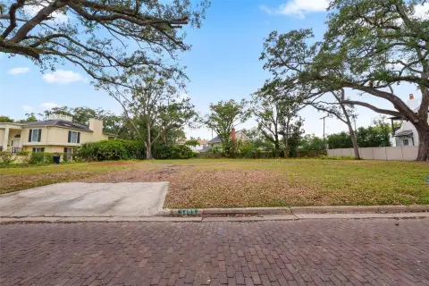 Residential Land in Premier Neighborhood