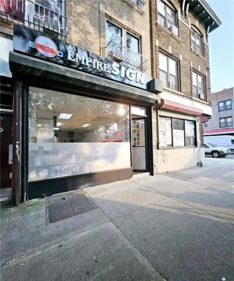 Established Business Opportunity on 20th Avenue