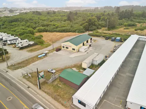 Versatile Commercial Building on Large Lot