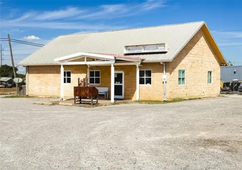 Restaurant Ready on High-Traffic Highway