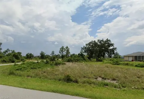 Residential Corner Lot in Punta Gorda