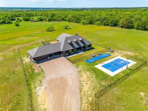 Springtown Estate: Modern Farmhouse, Ranch